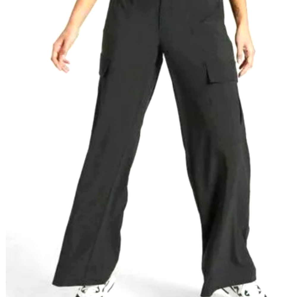 Athleta Chelsea wide leg cargo pants, size 12